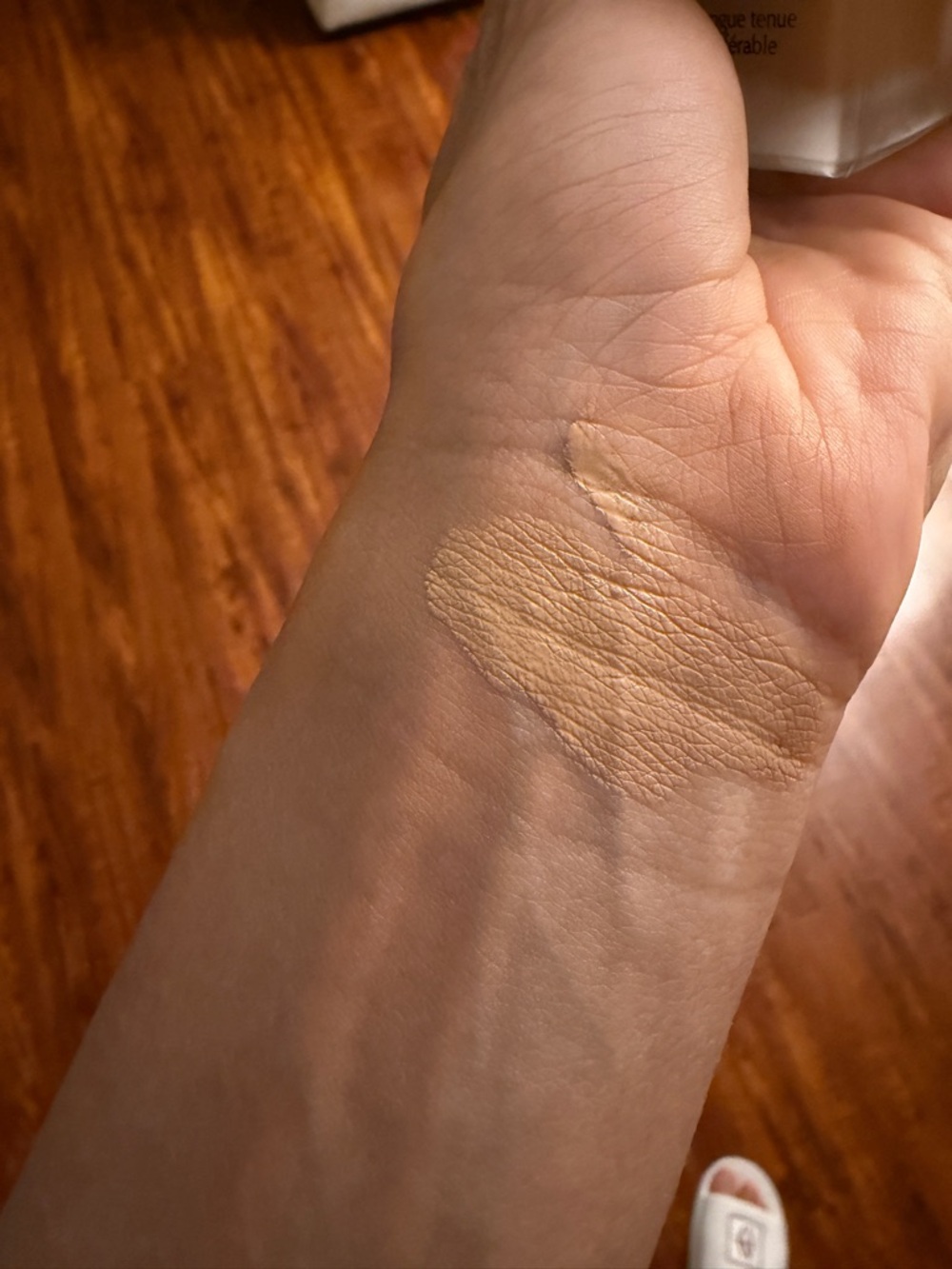 Estee Lauder Double Wear Foundation Bottle - Beige with Gold Cap - Picture 4 of 4